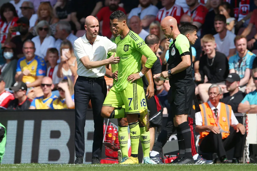 ronaldo-tro-thanh-huyen-thoai-bong-da-nhung-khong-hoan-hao (4).jpg