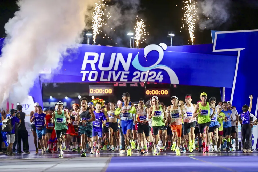 Giải chạy bán marathon do báo Sài Gòn Giải Phóng tổ chức mùa đầu tiên đã thu hút đông đảo vận động viên chuyên nghiệp và không chuyên. Run To Live