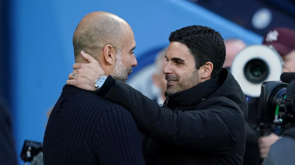 HLV Arteta và Pep Guardiola thân thiết với nhau. hlv-pep-guardiola-yeu-cau-lam-ro-nghe-thuat-den-toi-cua-man-city (1).jpg