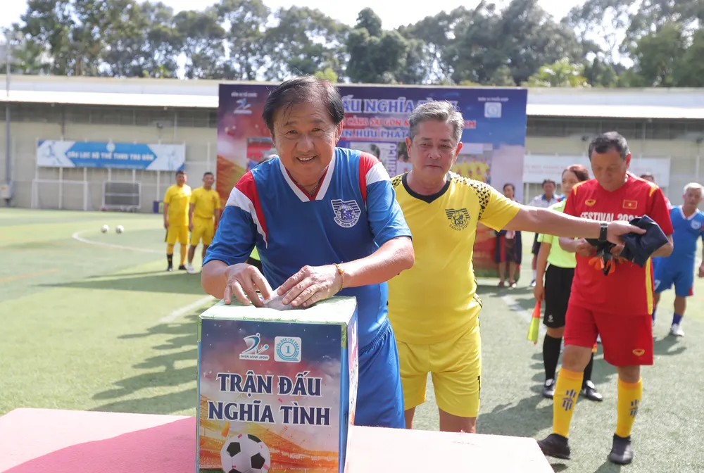 nhung-tam-long-vang-ho-tro-cuu-danh-thu-phan-huu-phat (4).JPG