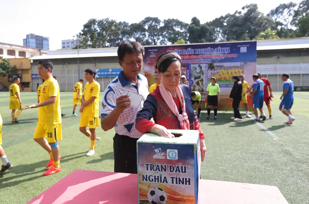 nhung-tam-long-vang-ho-tro-cuu-danh-thu-phan-huu-phat (5).JPG