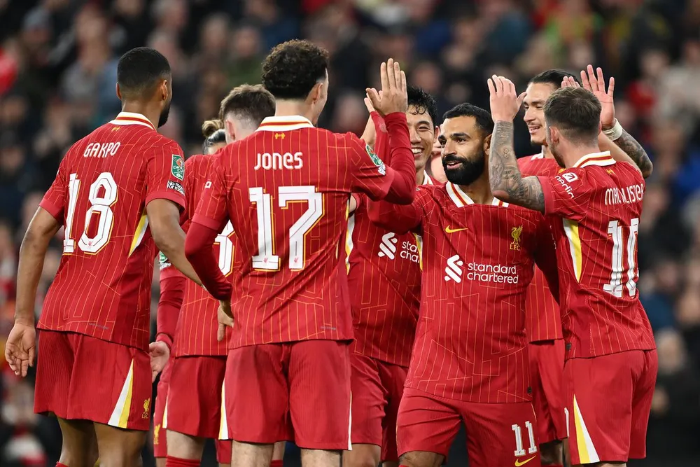 Liverpool lặng lẽ soán ngôi đầu
