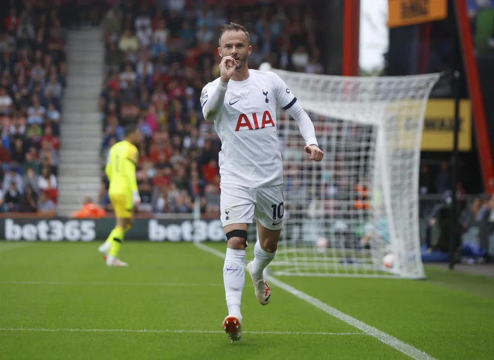 Maddison là điểm mạnh của Tottenham trong lúc thủ thành Guglielmo Vicario không đáng tin cậy. Ảnh: GETTY. HLV Ten Hag