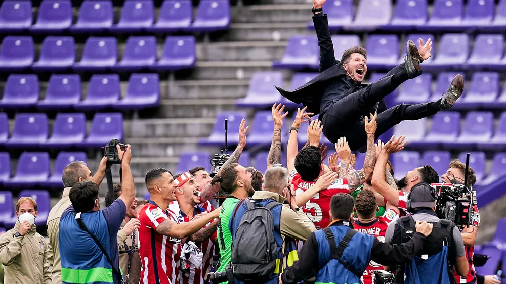 Thầy trò Simeone vẫn bất bại từ đầu mùa La Liga dù kém đội nhì bảng Real 2 điểm. Ảnh: GETTY. trận derby Madrid