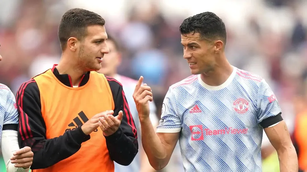 ronaldo-lai-am-hlv-ten-hag (3).jpg