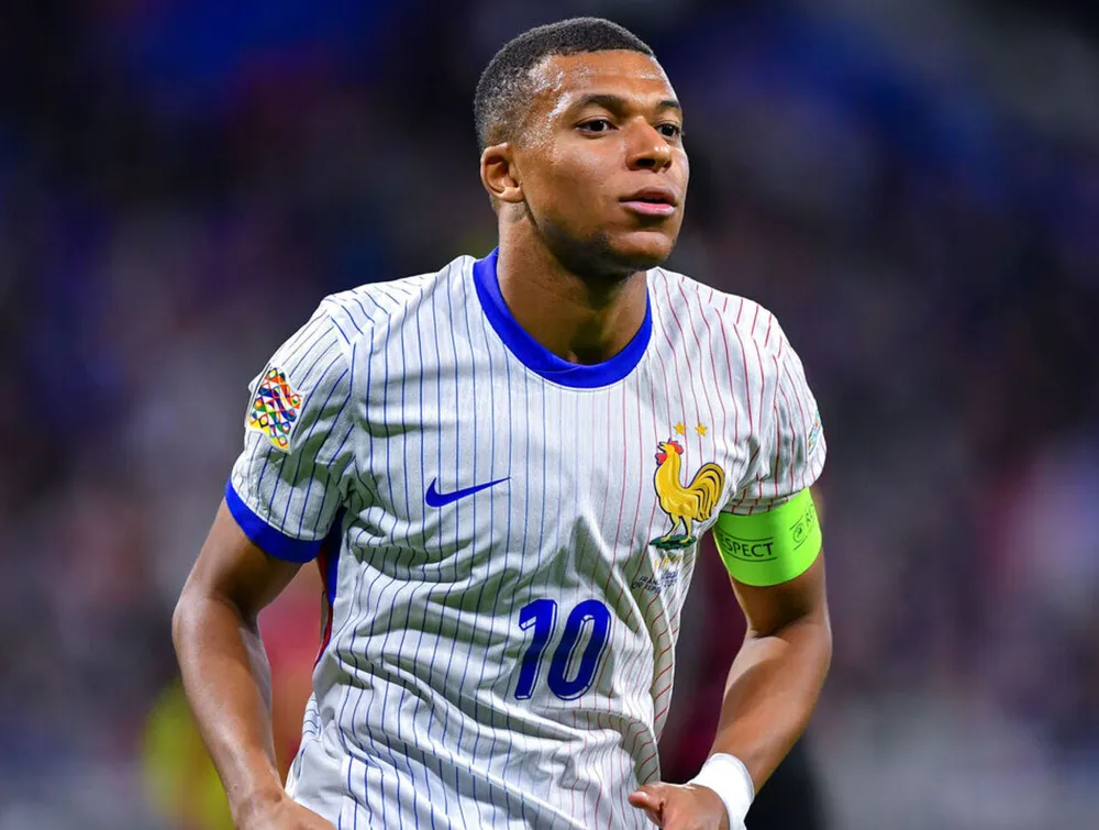 Mbappe sắp sửa có phiên điều trần về việc anh đòi tiền lương, thưởng ở đội bóng cũ PSG. Ảnh: GETTY. sieu-sao-mbappe-bi-chi-trich-vi-bo-tuyen-phap-de-vao-hop-dem (1).jpg