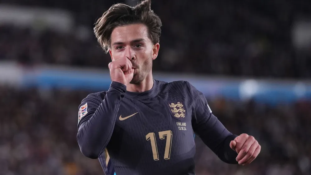 Jack Grealish hạnh phúc ăn mừng bàn thắng sau khi tái xuất đội tuyển Anh. Ảnh: GETTY. grealish-mat-tien-sau-cu-sut-phat-tuyet-dep-cua-arnold (1).jpg
