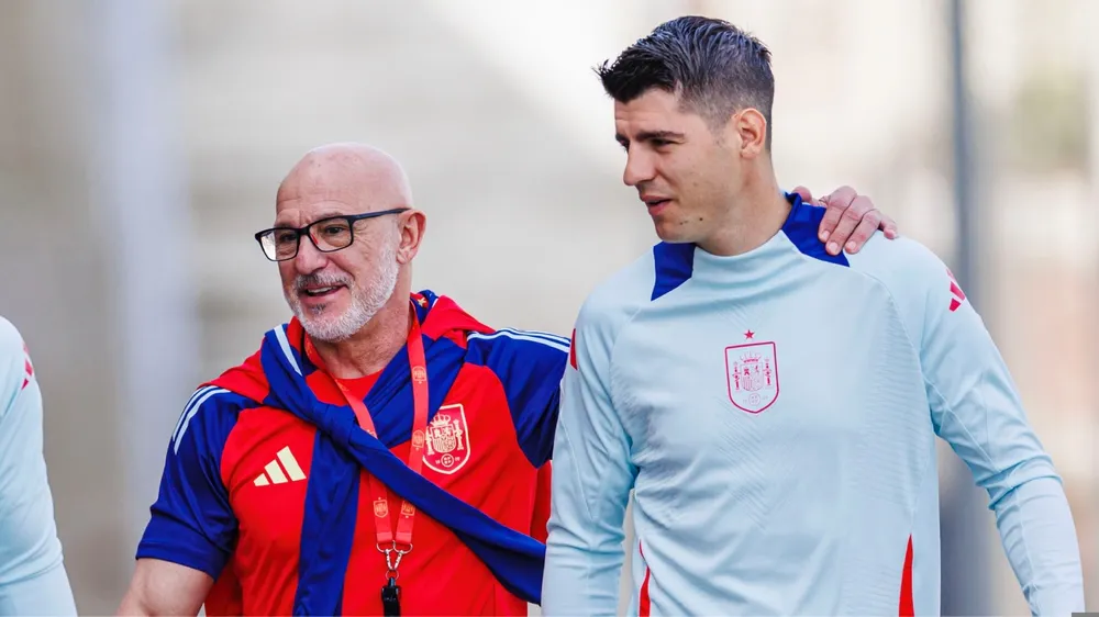 HLV Luis de la Fuente giao nhiều trọng trách cho đội trưởng Morata. Ảnh: GETTY. than-dong-tamal-chan-thuong-tay-ban-nha-kho-thang-dam-serbia (1).jpg