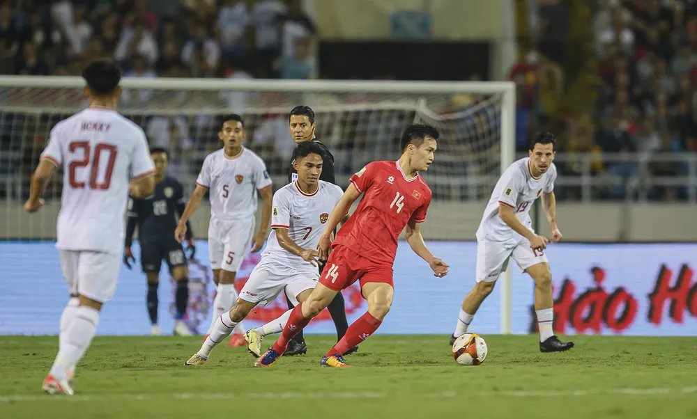 hlv-kim-sang-sik-va-ganh-nang-vo-dich-aff-cup (4).jpg