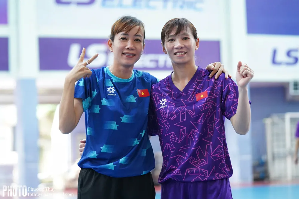 Cô gái vàng đa năng hiếm có của làng bóng Việt Nam. thuy-trang-quai-kiet-cua-bong-da-viet-nam (2).jpg