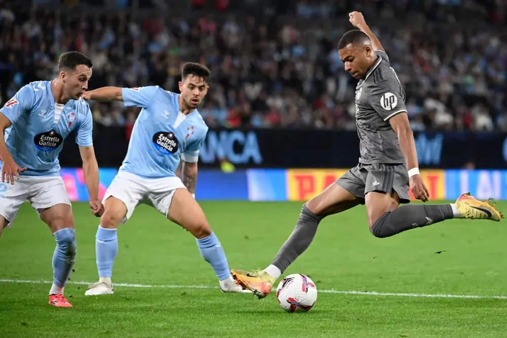 hlv-ancelotti-noi-thang-ve-cao-buoc-mbappe-hiep-dam (3).jpg