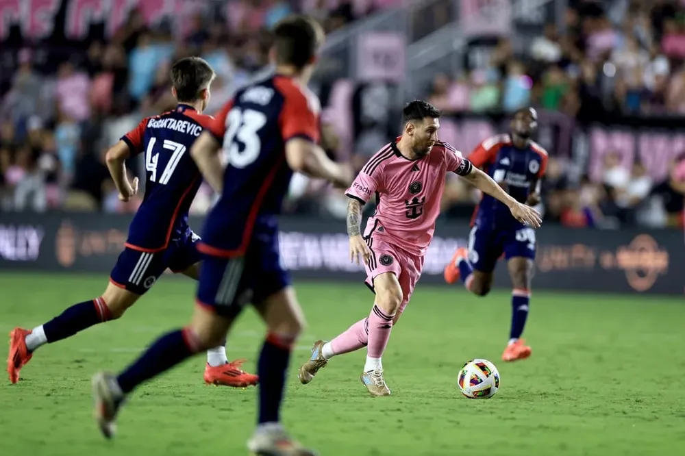 Siêu sao Messi có năm thứ hai liên tiếp xếp sau Ronaldo. Ảnh: GETTY. muc-luong-khung-khiep-cua-cau-thu-o-saudi-arabia (2).jpg