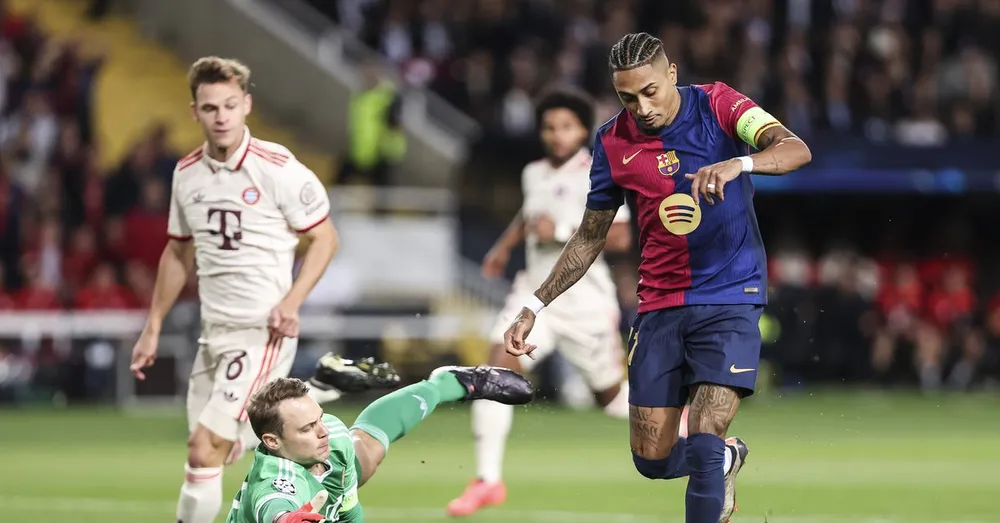 Rafinha đang hưng phấn sau cú hat trick vào lưới Bayern hồi giữa tuần. Ảnh: GETTY. yeu-huyet-cua-barca-o-tran-el-clasico (2).jpg
