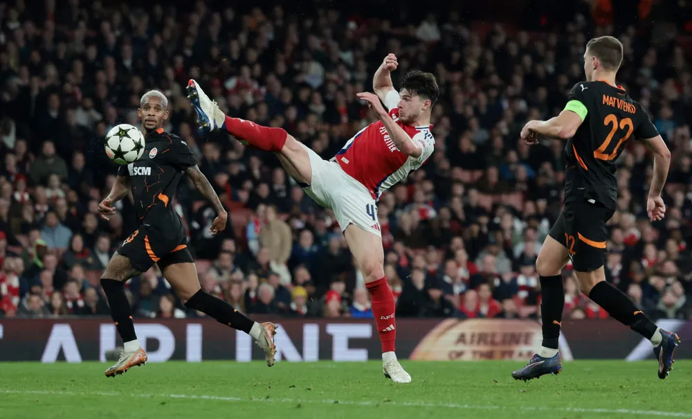 chu-nha-arsenal-run-ray-don-liverpool (3).jpg