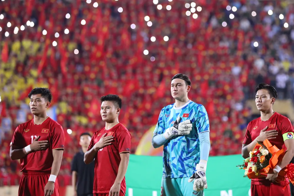 Thủ môn Văn Lâm chơi nổi bật và góp công lớn cho đội tuyển Việt Nam vô địch AFF Cup 2018. Ảnh: ANH THỊNH. ngoai-binh-nhap-tich-kho-len-tuyen-quoc-gia (3).jpg