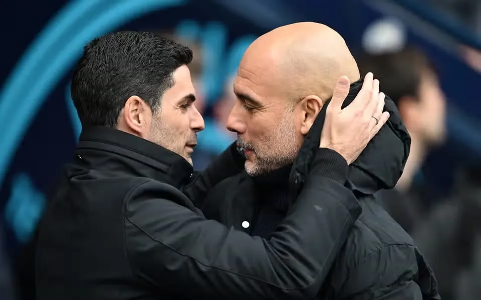 Arteta từng là trợ lý của Pep Guardiola nhưng lối đá của Arsenal không như phong cách tấn công như Man City. Ảnh: GETTY. hlv-mikel-arteta-dang-tro-thanh-mourinho-khong-phai-pep-guardiola (3).jpg