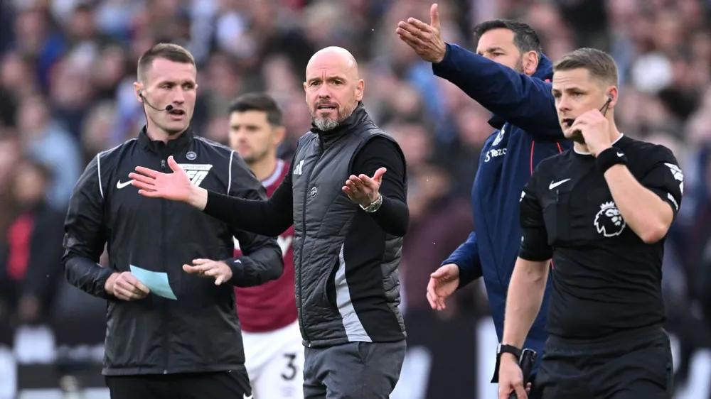 Man United thua chủ nhà West Ham khi ông thầy người Hà Lan bất bình về công tác trọng tài. Ảnh: GETTY. HLV Ten Hag