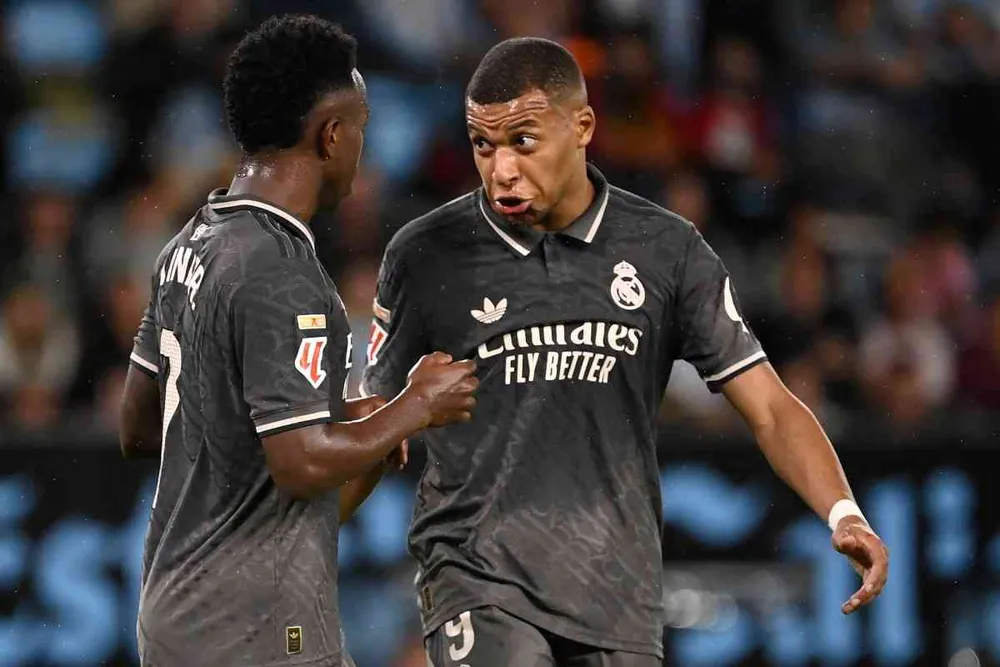 Mbappe đoạt cúp Cúp Gerd Muller nhưng đã không có mặt nhận giải khi Real Madrid tẩy chay Ban tổ chức Quả bóng vàng. Ảnh: GETTY. hlv-ancelotti-du-doan-sai-qua-bong-vang-trong-con-thinh-no-cua-real-madrid (2).jpg