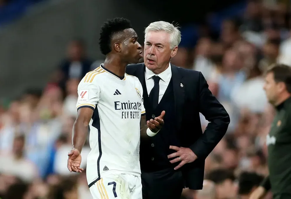 Ông thầy người Ý dự đoán sai khi Vinicius chỉ giành Quả bóng bạc. Ảnh: GETTY. hlv-ancelotti-du-doan-sai-qua-bong-vang-trong-con-thinh-no-cua-real-madrid (4).jpg