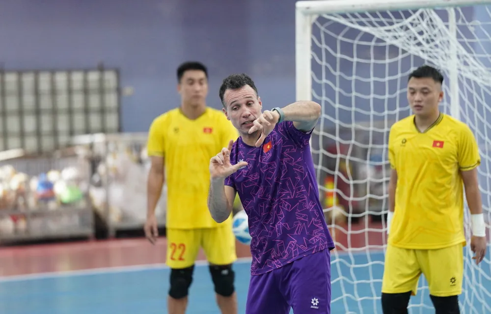 futsal-viet-nam-va-mong-soan-ngoi-thai-lan (2).jpg