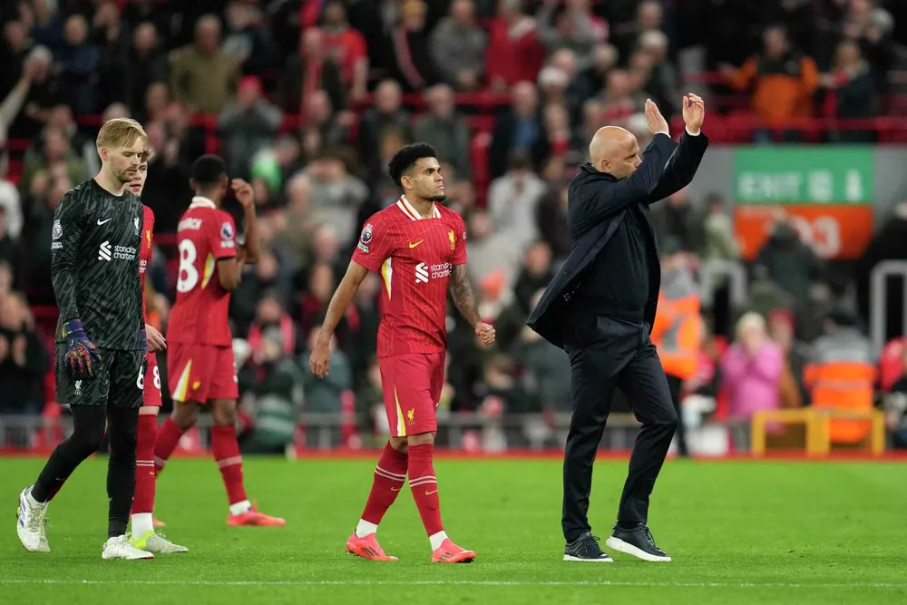 hlv-xabi-alonso-dau-don-o-anfield (3).jpg