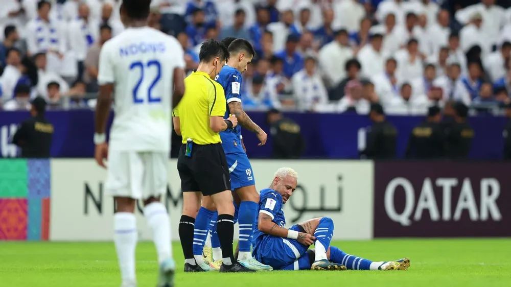 ga-nha-giau-al-hilal-doi-cat-hop-dong-voi-chan-sut-neymar (1).jpg