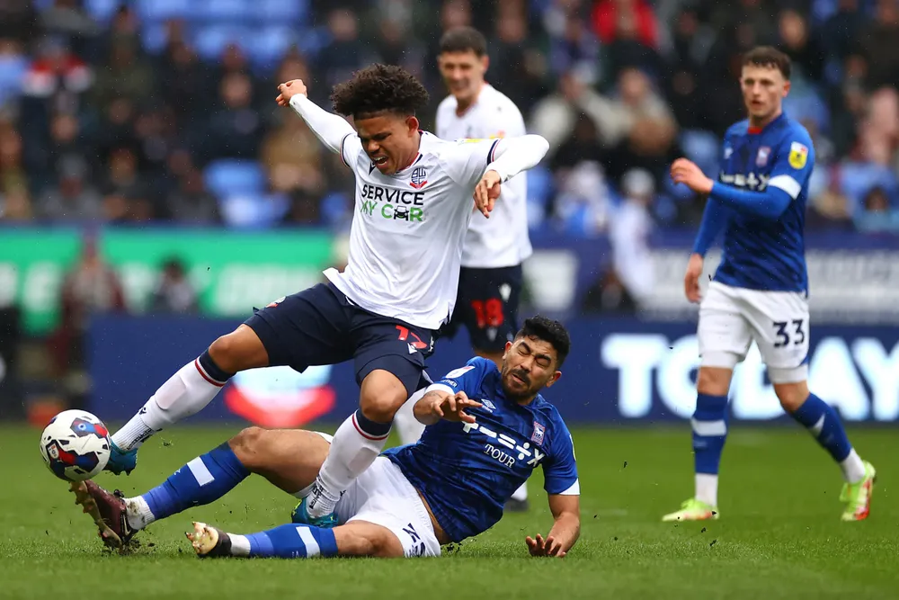 tran-cuoi-cua-ruud-van-nistelrooy (6).jpg