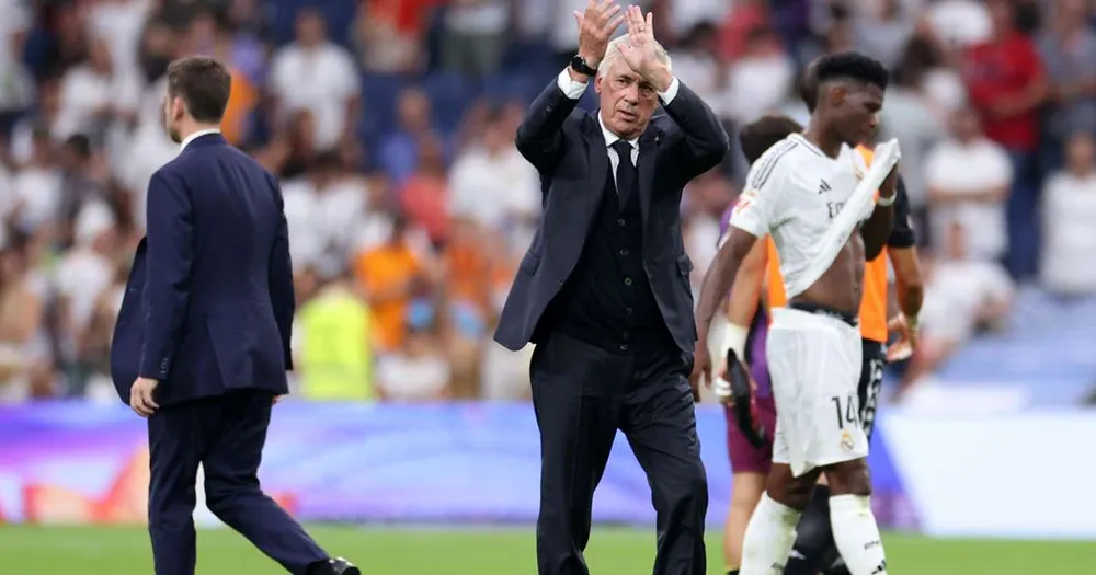 hlv-carlo-ancelotti-dau-dau-voi-mbappe-va-dong-doi (1).jpg