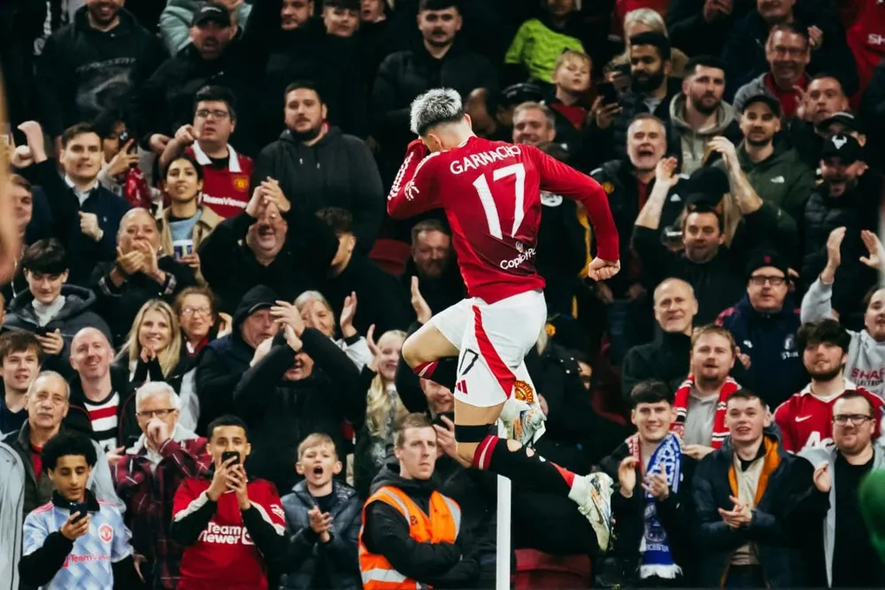 ly-do-ngoi-sao-clb-man-united-khong-an-mung-sieu-pham-vao-luoi-leicester (3).jpg