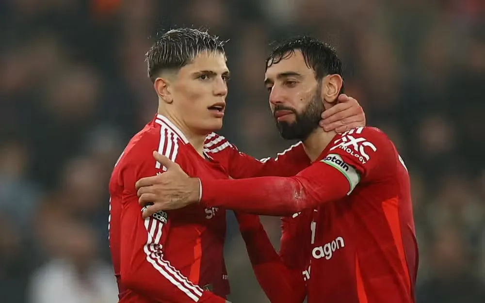 la-lung-doi-truong-bruno-co-phong-do-an-tuong-sau-khi-hlv-ten-hag-bi-sa-thai (3).jpg