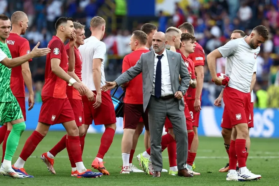Thầy trò Probierz gặp khó ở Porto. Ảnh: GETTY. vang-ngoi-sao-lewandowski-ba-lan-khong-co-cua-voi-bo-dao-nha (4).jpg