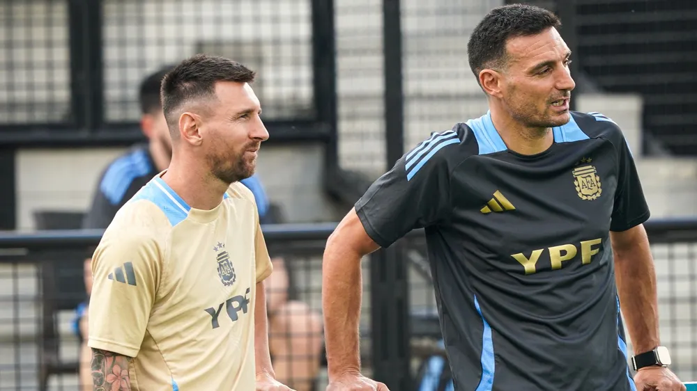 hlv-scaloni-gap-kho-trong-viec-giup-ngoi-sao-messi-toa-sang (3).jpg