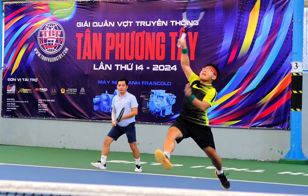 50-tay-vot-quyet-liet-tranh-cup-tan-phuong-tay (4).jpg