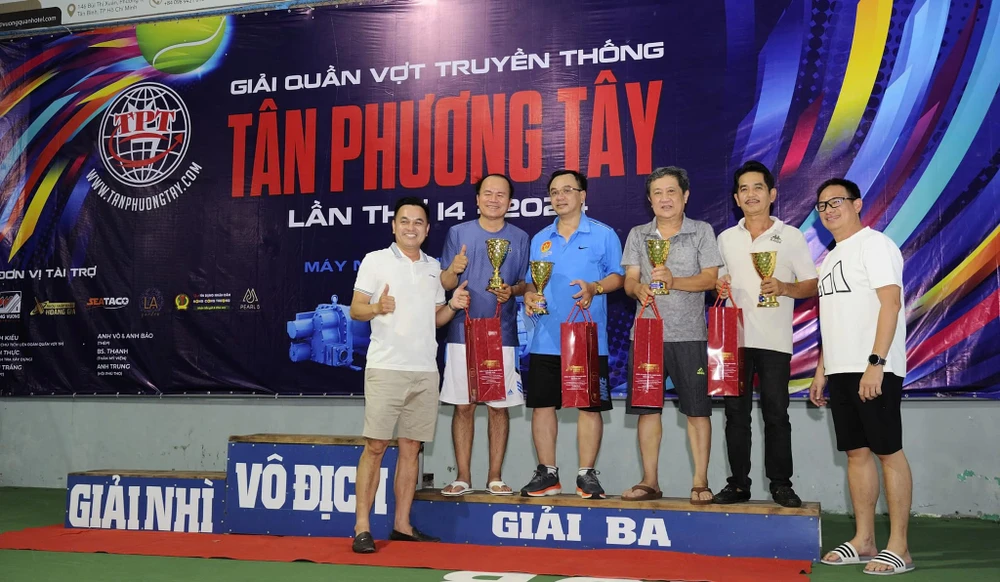 50-tay-vot-quyet-liet-tranh-cup-tan-phuong-tay (9).jpg