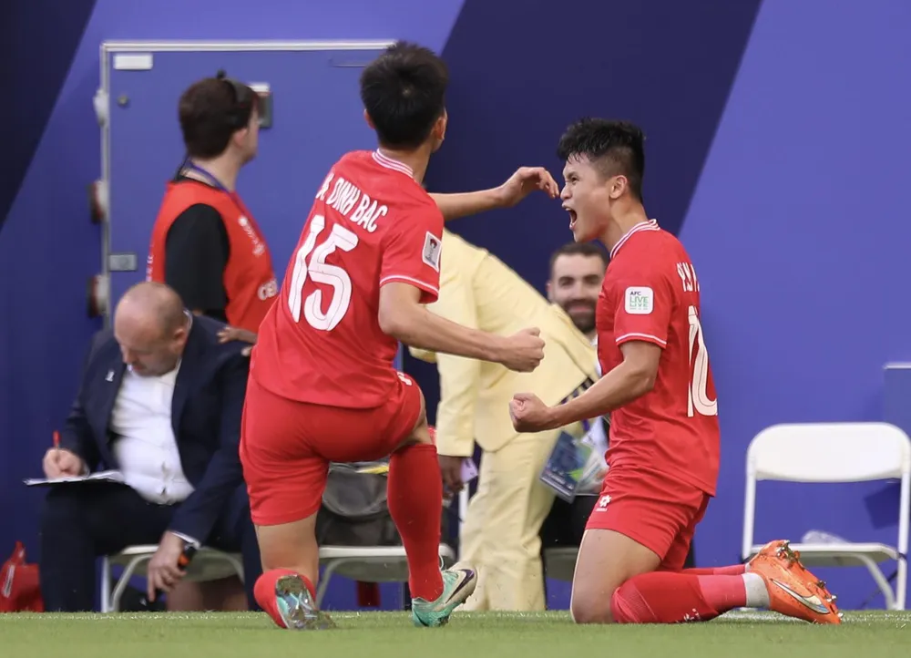 Tuấn Hải cùng một số cựu binh tuyển Việt Nam trở lại đội tuyển chuẩn bị AFF Cup 2024. Ảnh: ANH PHƯƠNG. HLV Kim Sang-sik