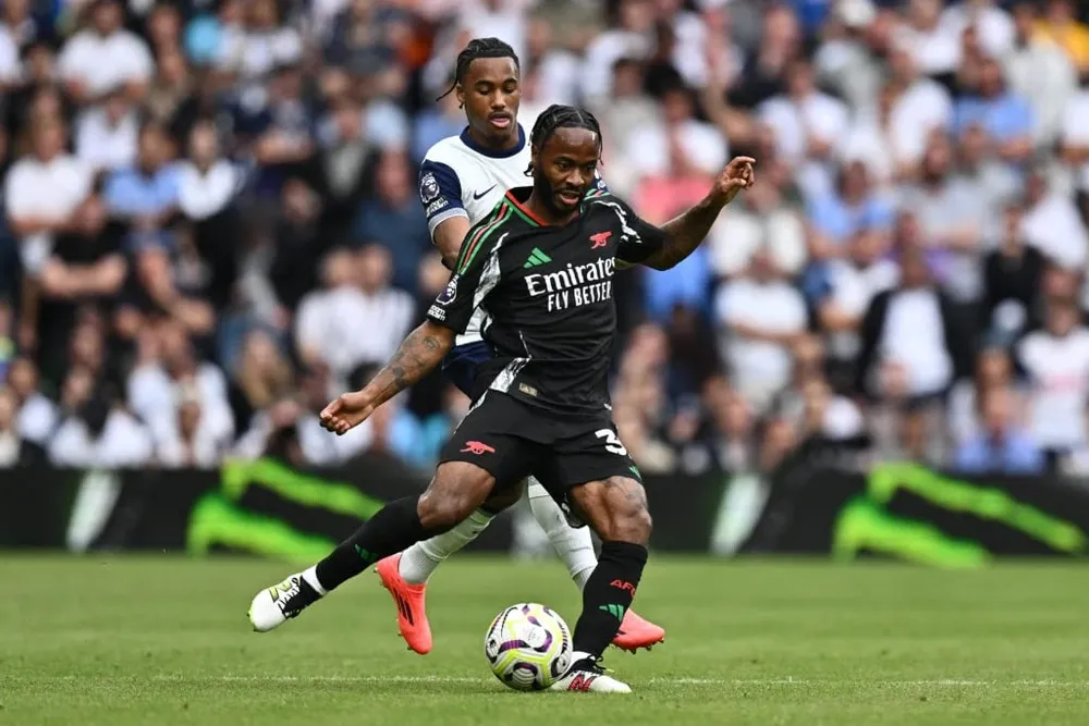 arsenal-can-bo-sterling-de-mang-ve-tien-ve-kante (3).jpg