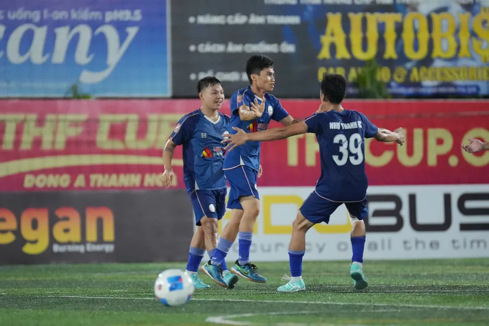 cac-lao-tuong-lam-mua-lam-gio-giai-bong-da-vo-dich-thanh-hoa-mien-nam (1).jpg