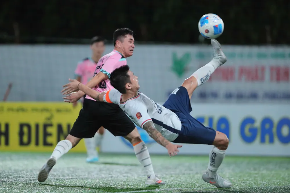 cac-lao-tuong-lam-mua-lam-gio-giai-bong-da-vo-dich-thanh-hoa-mien-nam (3).jpg