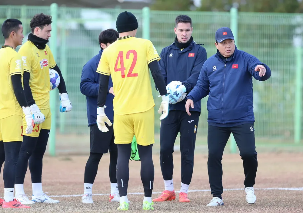 vff-hoi-hop-cho-ngoai-binh-nhap-tich-len-tuyen-viet-nam (1).jpg