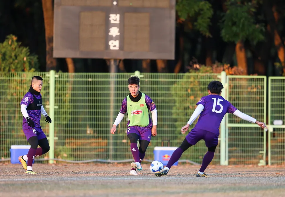 tuyen-viet-nam-gap-kho-indonesia-tung-hoa-mu (4).jpg