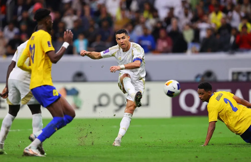 Chân sút người Bồ Đào Nha lập cú đúp ở Qatar. Ảnh: GETTY. suc-quyen-ru-cua-sieu-sao-ronaldo-va-ban-thang-thu-915 (10).jpg