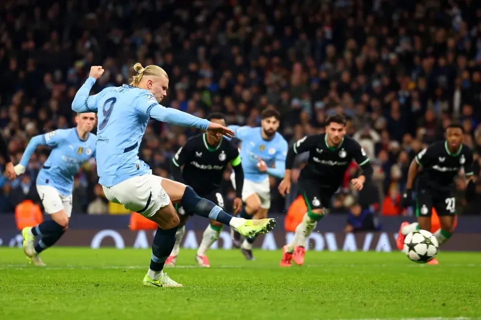 Haaland đã lập cú đúp và Gundogan ghi bàn còn lại nhưng Man City lại để đối thủ yếu hơn đến từ Hà Lan san bằng cách biệt. Ảnh: GETTY. HLV Pep Guardiola