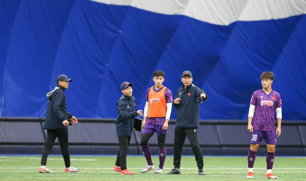 hlv-kim-sang-sik-lan-dau-tien-noi-thang-ve-minh-va-bong-da-viet-nam (6).jpg