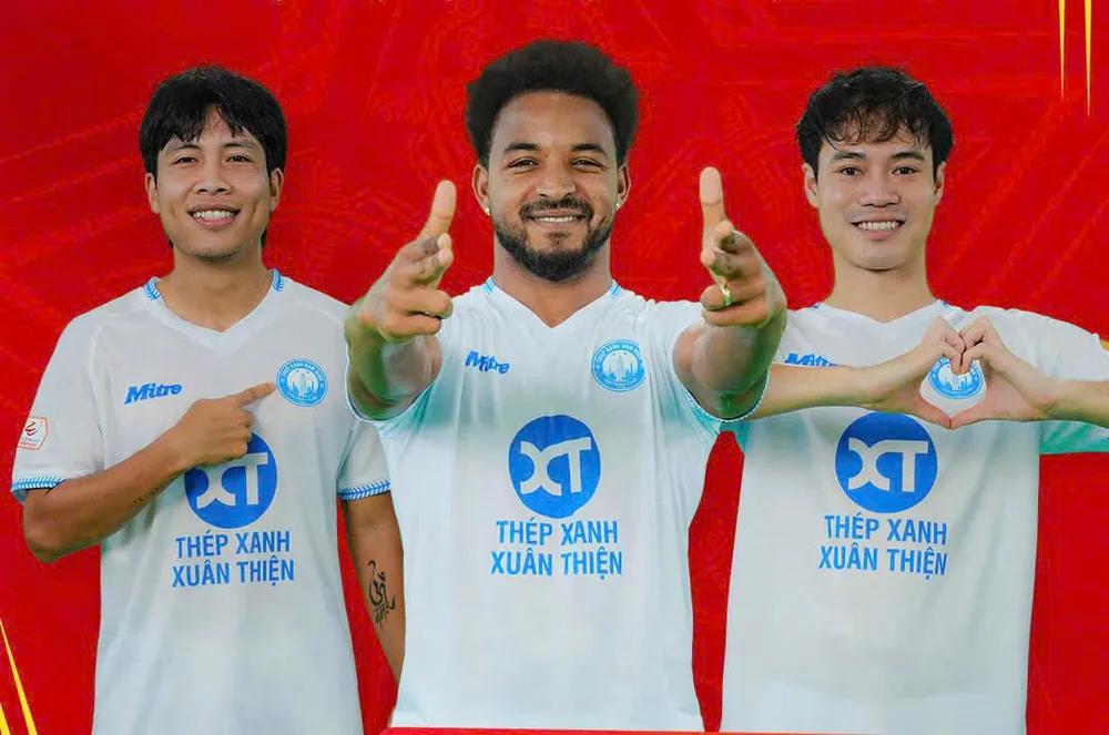 hlv-kim-sang-sik-loai-7-cau-thu-trieu-tap-ngoai-binh-nhap-tich-len-tuyen (4).jpg