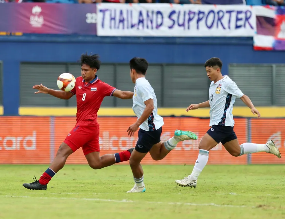 tuyen-thai-lan-sang-viet-nam-mo-man-chien-dich-aff-cup (1).jpg