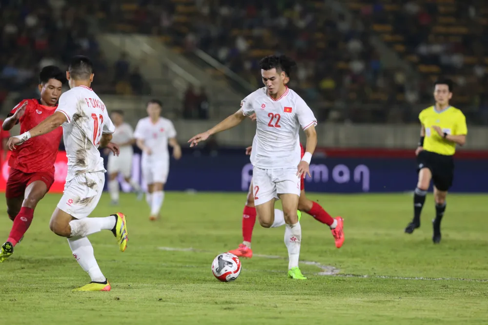 bo-qua-loi-khen-cua-hlv-lao-tuyen-viet-nam-gap-indonesia-moi-quan-trong (3).jpg