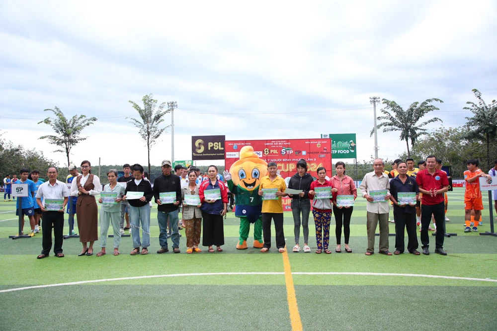 tam-long-vang-cua-nhung-ngoi-sao-bong-da-bu-nho-cup-2024 (4).jpg