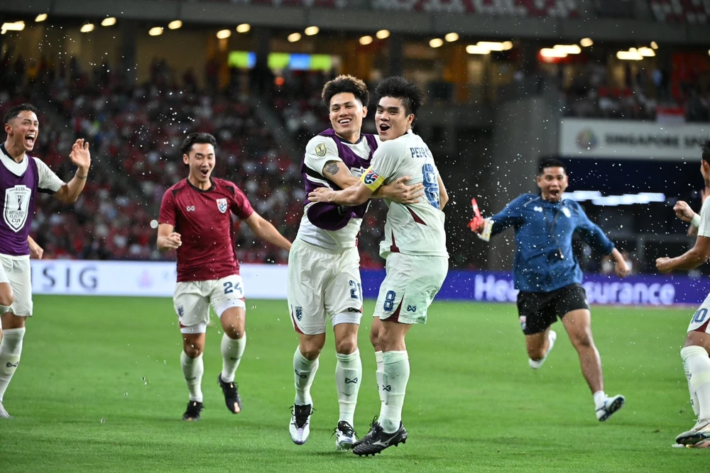 singapore-guc-nga-vi-tuyen-thai-lan-qua-manh (1).jpg