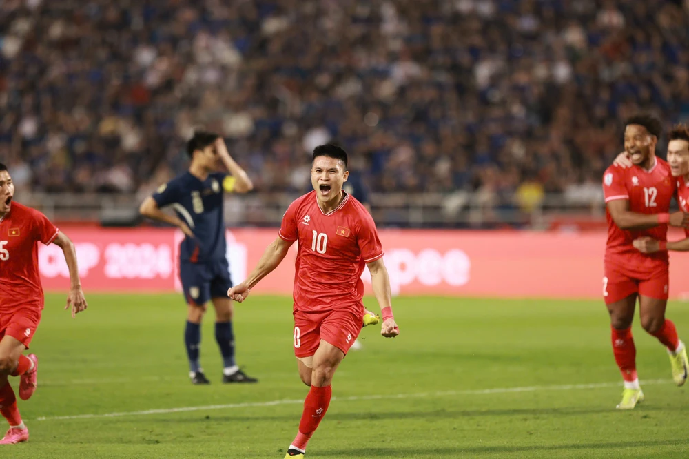 hlv-ishii-bi-phan-ung-vi-goi-ban-thang-xau-xi-cua-supachok-la-sieu-pham (1).jpg