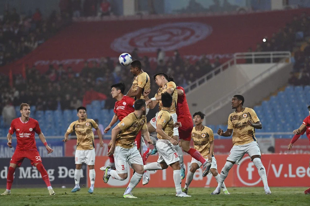 viettel-vo-dich-nua-mua-v-league-ha-tinh-gay-bat-ngo (2).jpg